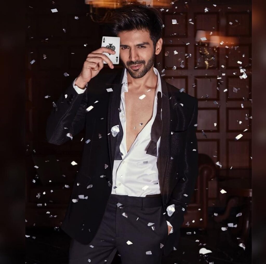 Attention Ladies! Kartik Aryan is an absolute hottie - 3