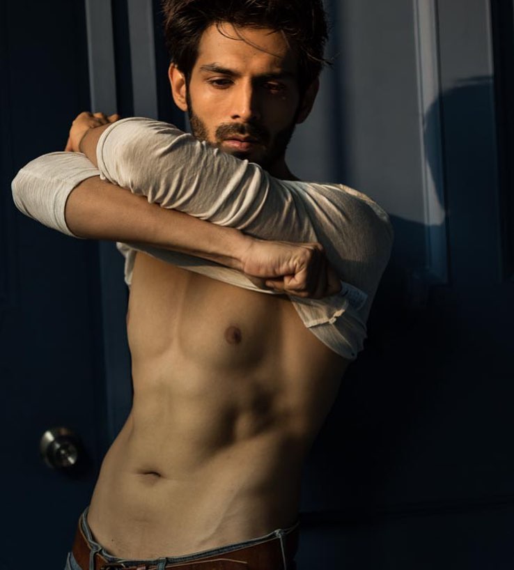 Attention Ladies! Kartik Aryan is an absolute hottie - 5