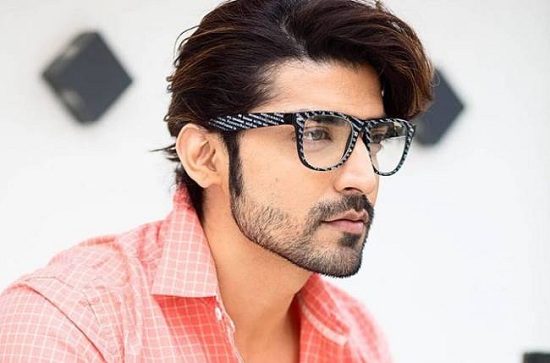 Attention Ladies! Season’s Greetings' Gurmeet Choudhary is an absolute hottie 2