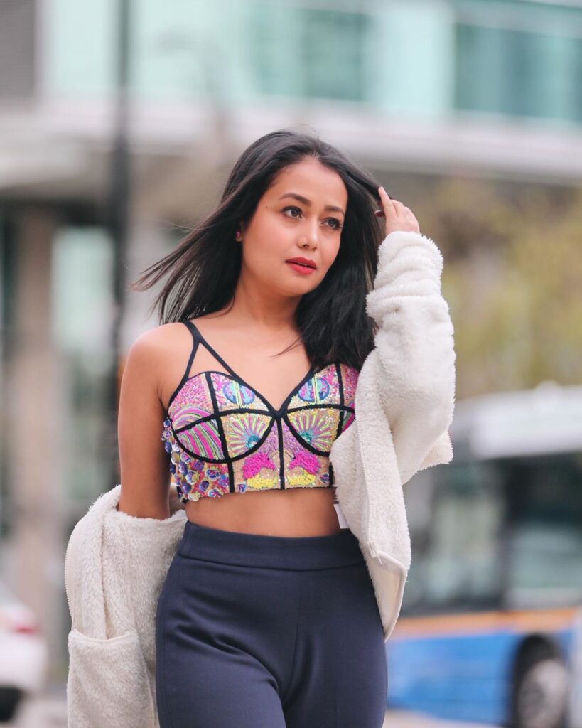 Attention! Neha Kakkar is an absolute hottie - 4