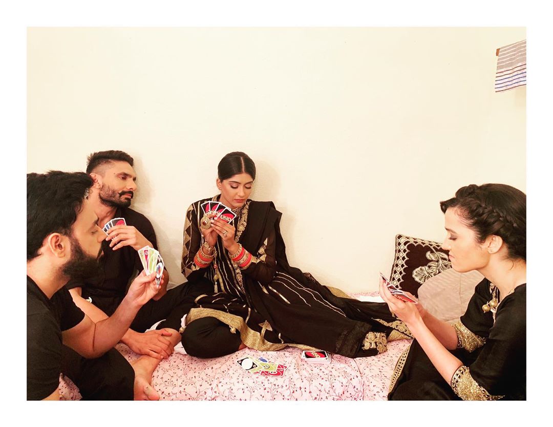 Choti Sarrdaarni actors Nimrit, Amal, Abhilasha enjoy a fun game of UNO on set