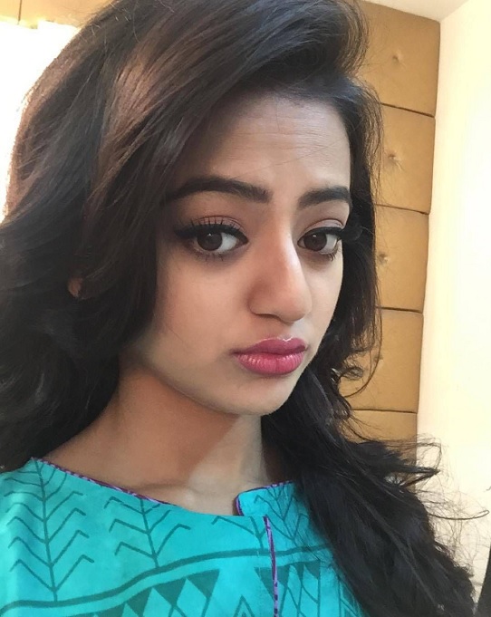 Helly Shah is a Selfie Queen. Here's proof