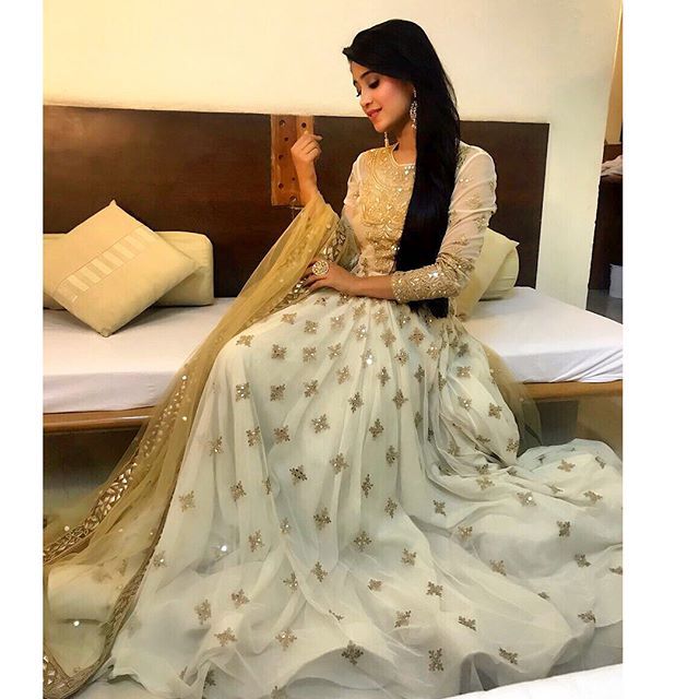 All the times Shivangi Joshi absolutely slayed in a desi avatar - 0