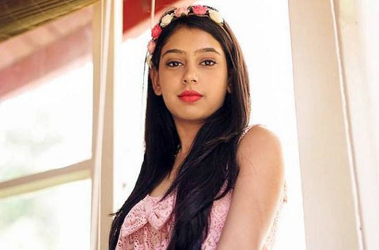 How Niti Taylor Makes Her Casual Looks More Glamorous? - 2