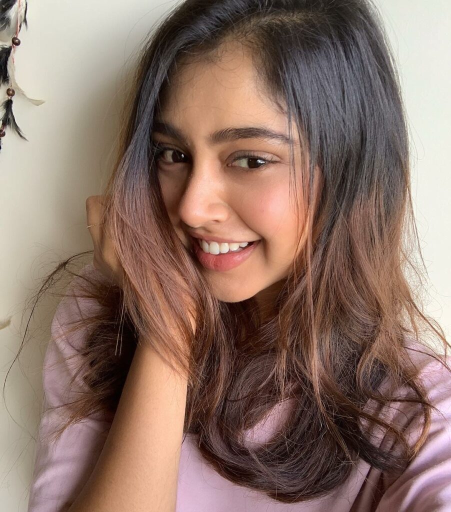 Niti Taylor is a Selfie Queen. Here’s proof - 2