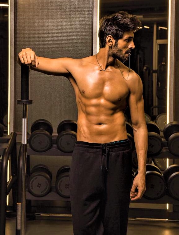 Rare pictures of teen heatthrob Kartik Aaryan that had us all sweating 1