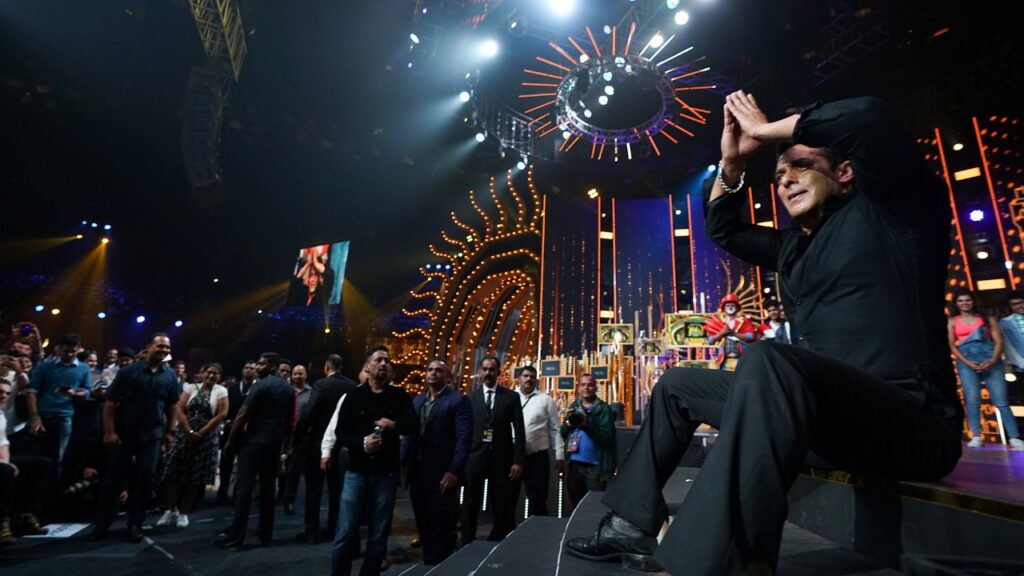 Salman Khan sets IIFA on fire 3