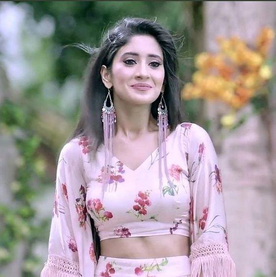 All the times Shivangi Joshi absolutely slayed in desi avatar - 4