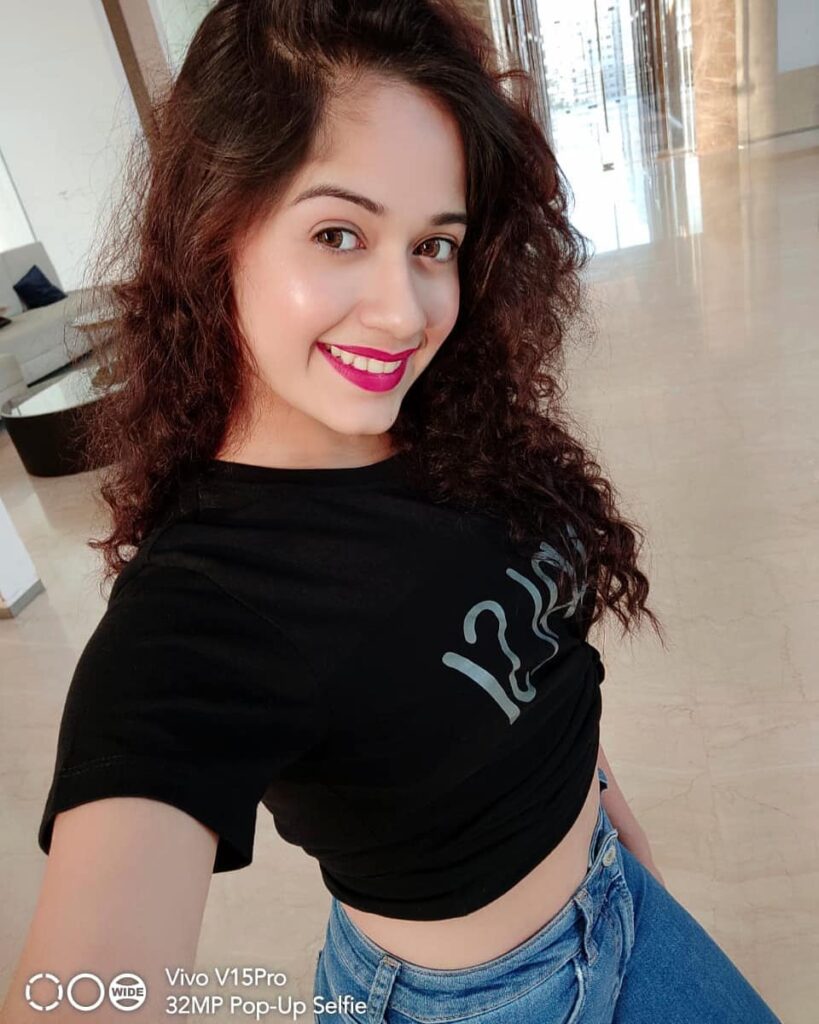 Selfie Addiction of TikTok Star Jannat Zubair - 0