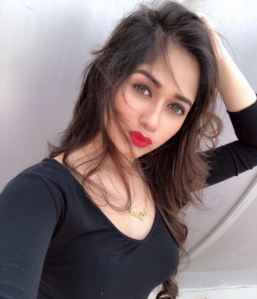 TikTok star Jannat Zubair is an absolute stunner - 5