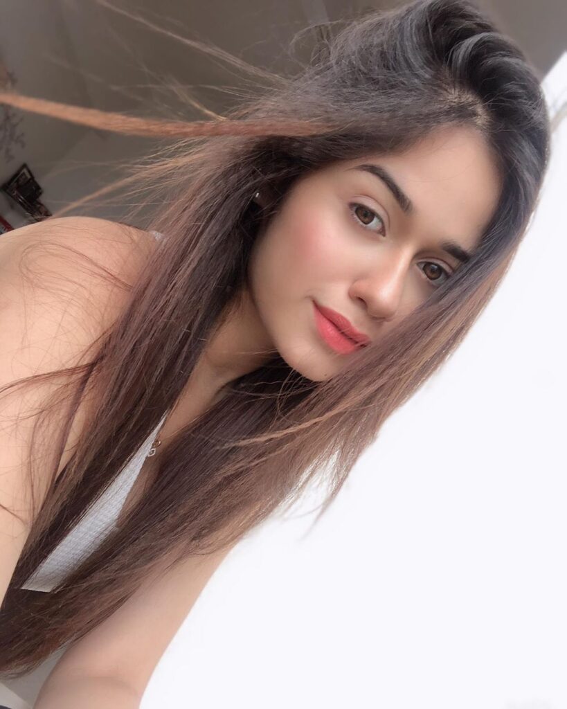 Selfie Addiction of TikTok Star Jannat Zubair - 5