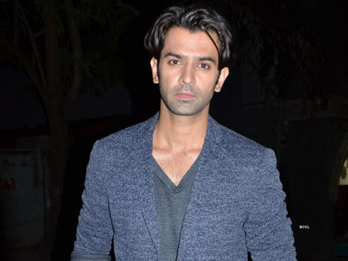 Top killer looks of Barun Sobti that had us sweating 2