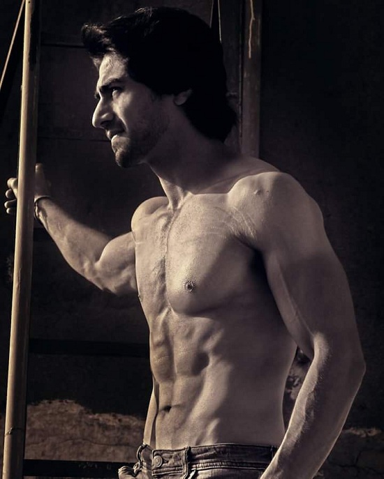 Hot and happening Harshad Chopda - 1