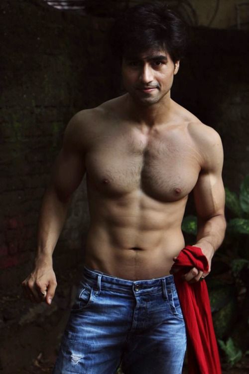 When Harshad Chopda left us drooling with his abs-tastic body