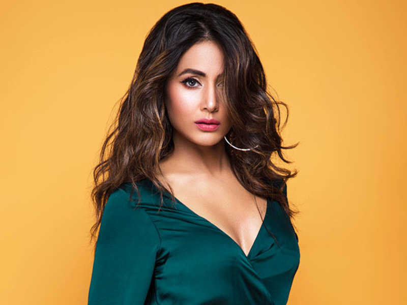 How to maintain healthy glowing skin? Take tips from Hina Khan - 3