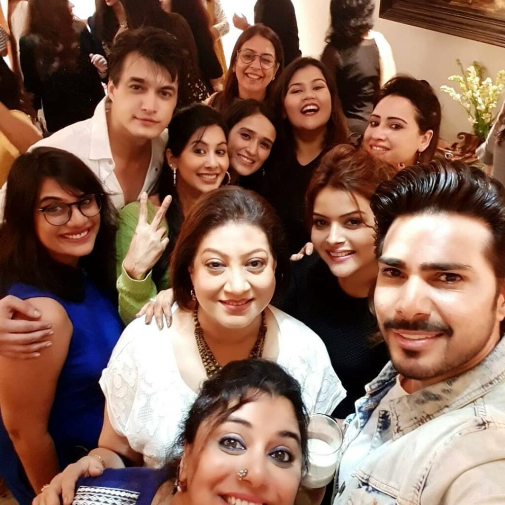 Yeh Rishta Kya Kehlata Hai: Mohsin Khan, Shivangi Joshi and team party hard on 3000 episodes completion - 5