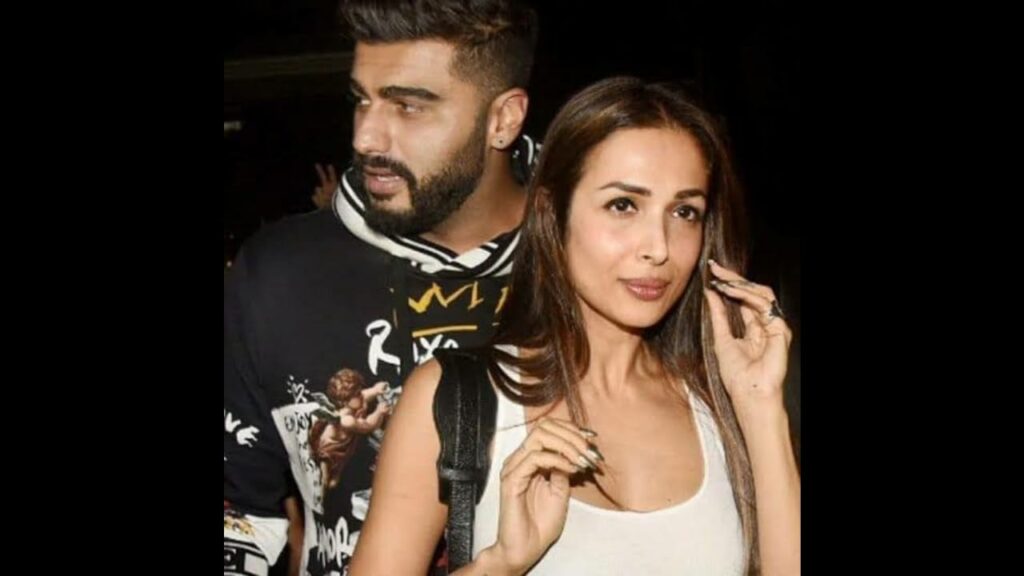 Malaika Arora and Arjun Kapoor sizzling moments caught on camera - 4