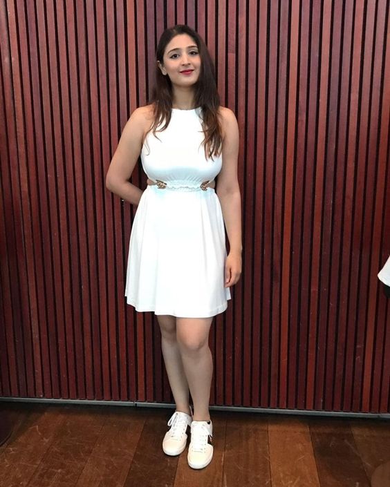 [Photo] Dhvani Bhanushali’s fashion is too trendy and we know why - 4