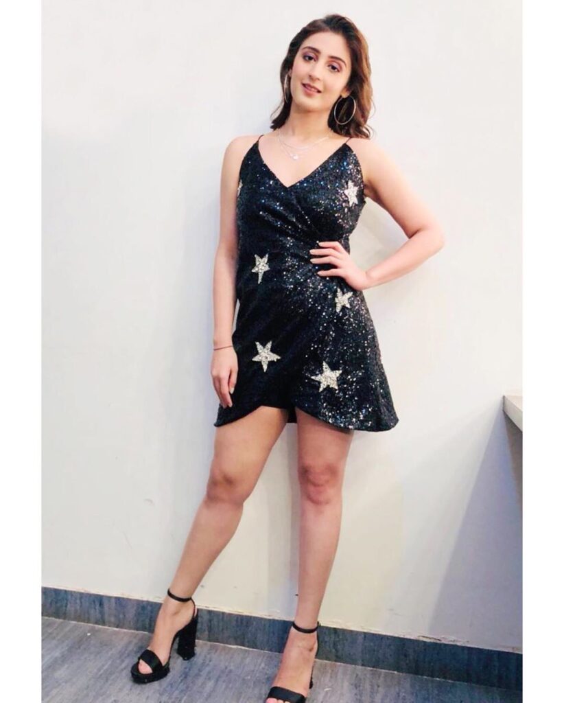 Dhvani Bhanushali’s all concert looks - 5