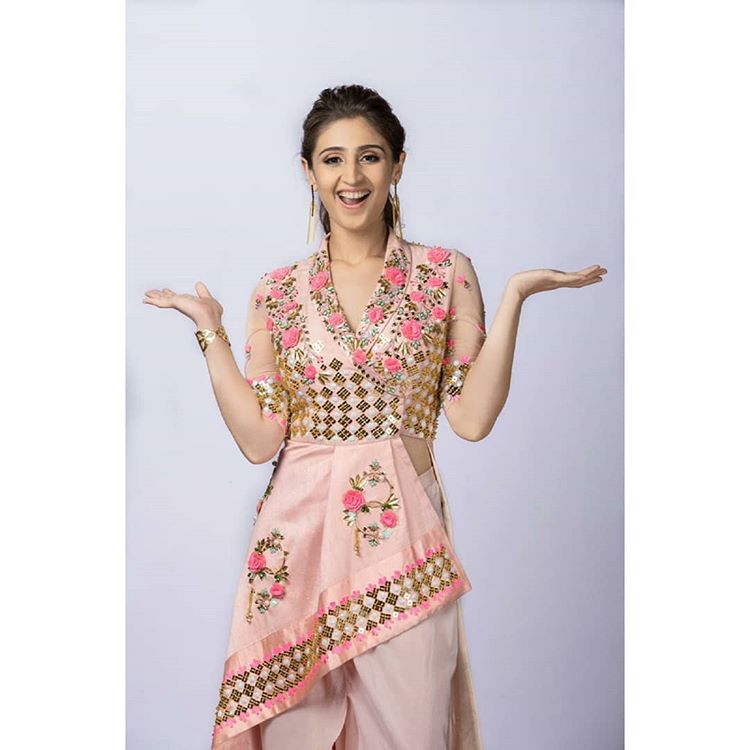 [Photo] Dhvani Bhanushali’s fashion is too trendy and we know why - 5