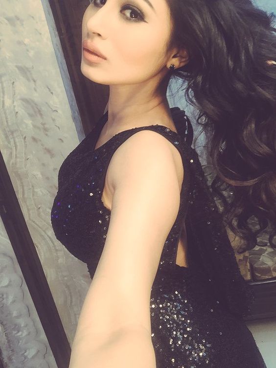 Hottest moments of Mouni Roy that set the screen afire - 3