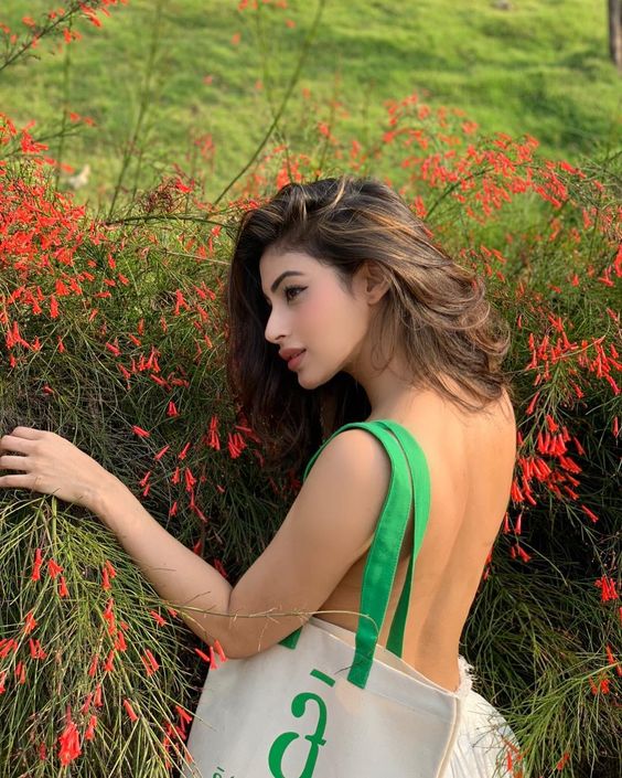 Hottest moments of Mouni Roy that set the screen afire - 7