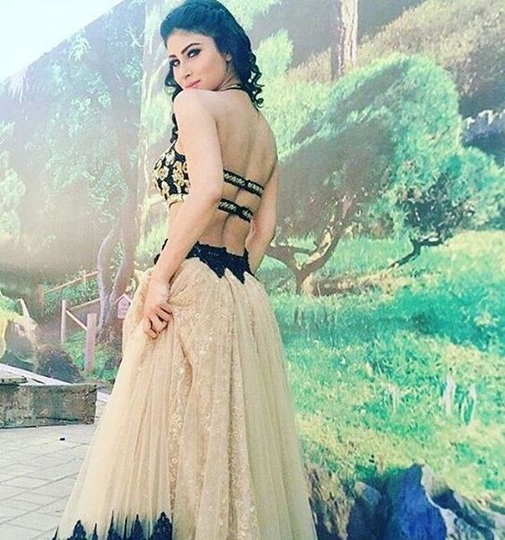 Hottest moments of Mouni Roy that set the screen afire - 8