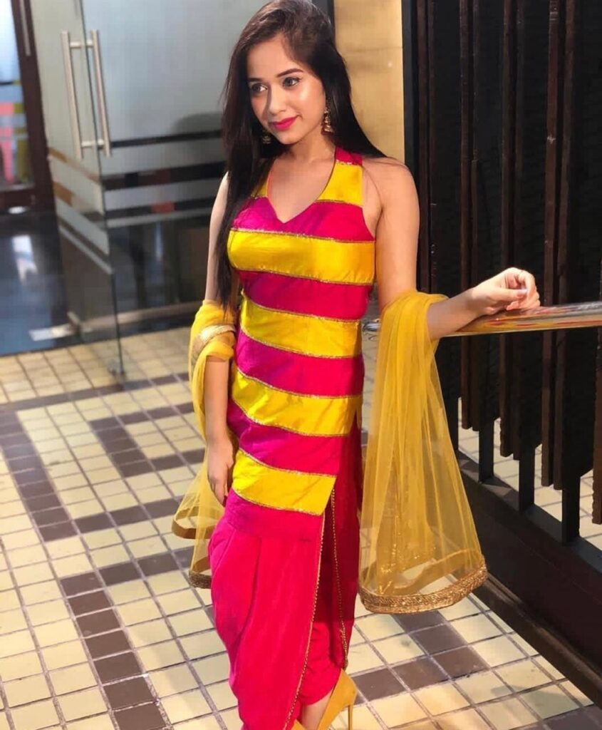 TikTok star Jannat Zubair is giving us fashion goals - 6