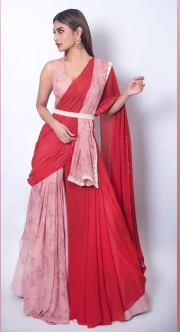 Mouni Roy gives saree style a stylish twist! - 0