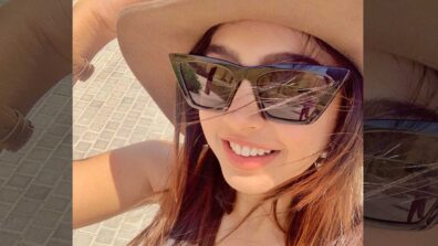 Niti Taylor is a Selfie Queen. Here’s proof