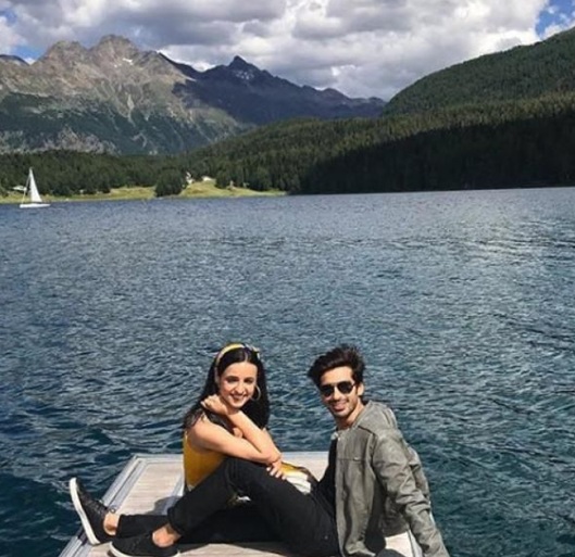 Sanaya Irani and husband Mohit Sehgal are giving major vacation vibes - 5