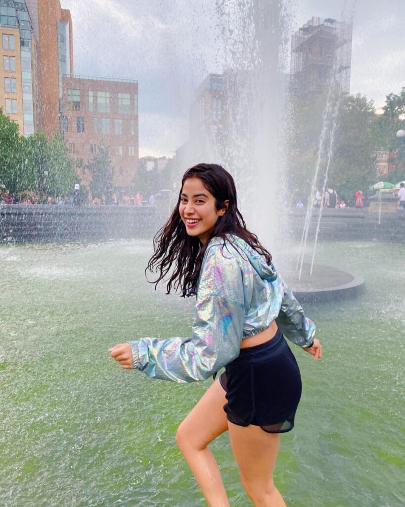 A dose of cute and quirky Janhvi Kapoor to make your day brighter - 4