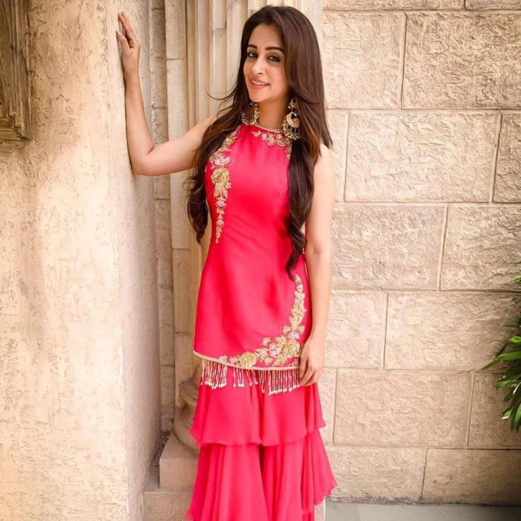 Top 3 Ethnic Looks Of Dipika Kakar In Statement Earrings - 1