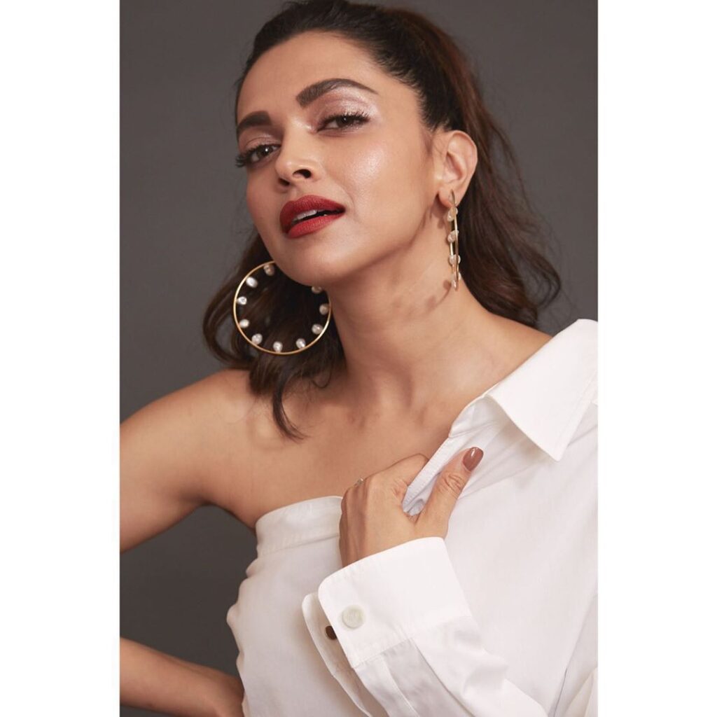 Hot moments of Deepika Padukone to get you through the week - 3