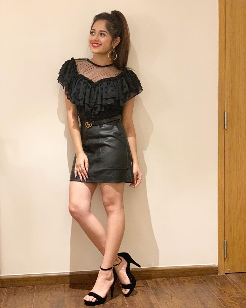 Hot moments of TikTok star Jannat Zubair to get you through the week - 1