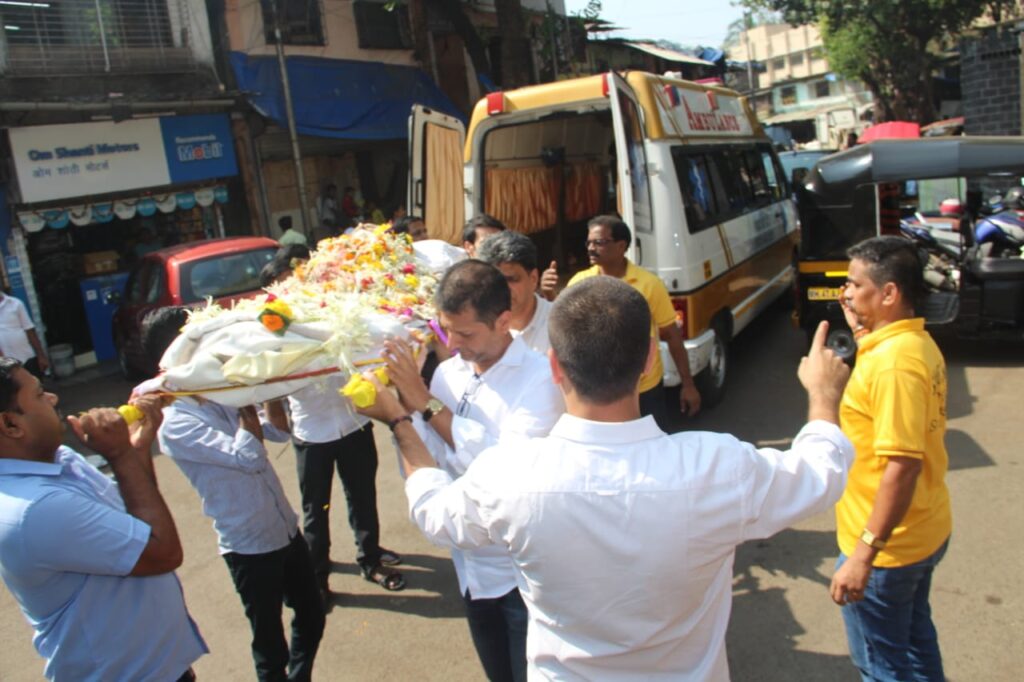 In Pics: Celebrities at Manish Malhotra’s father’s funeral - 3