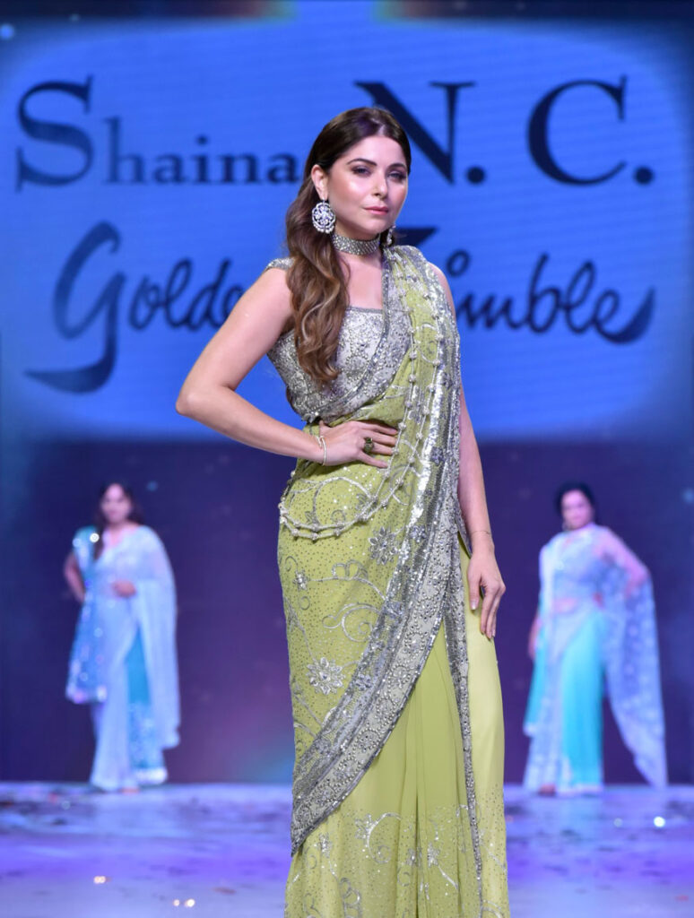 Kanika Kapoor’s Hot Style Statement in a Saree - 1