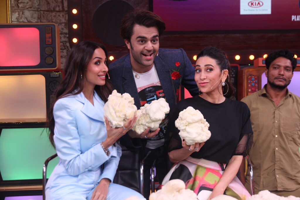 Malaika Arora and Karisma Kapoor grace the stage of Movie Masti with Maniesh Paul - 10