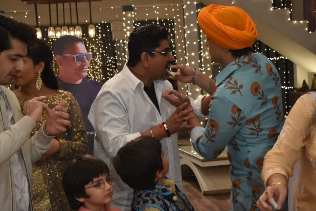 Mohsin Khan’s birthday celebration on Rajan Shahi’s set! - 5