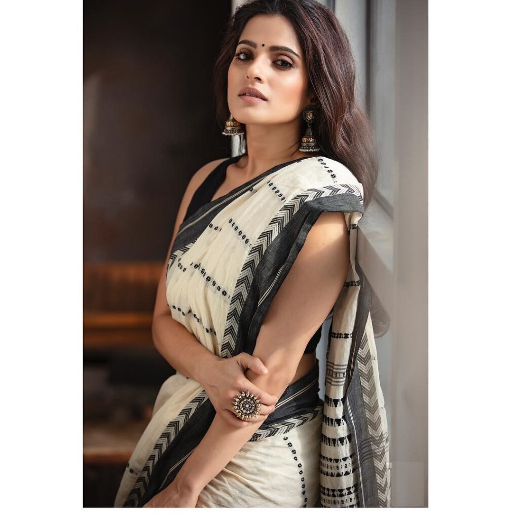 Priya Bapat’s Simple Looks That Redefine The Saree Fashion - 3