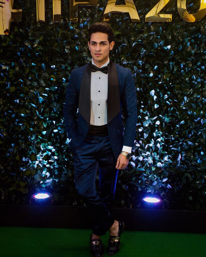 Priyank Sharma simply loves dark colors and here is the proof - 1