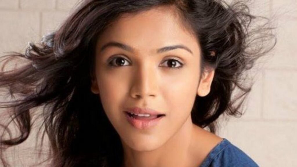 Shriya Pilgaonkar’s style files are giving us girl-next-door vibes! 13