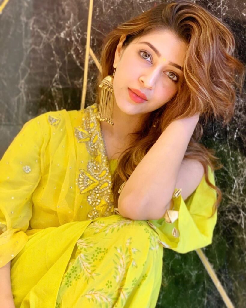 Sonarika Bhadoria exudes class in her Indian wear - 3