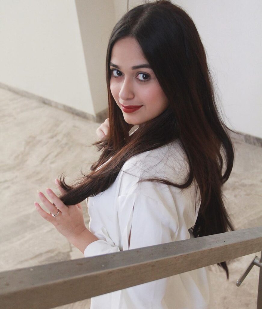 TikTok star Jannat Zubair looks princess in white - 6