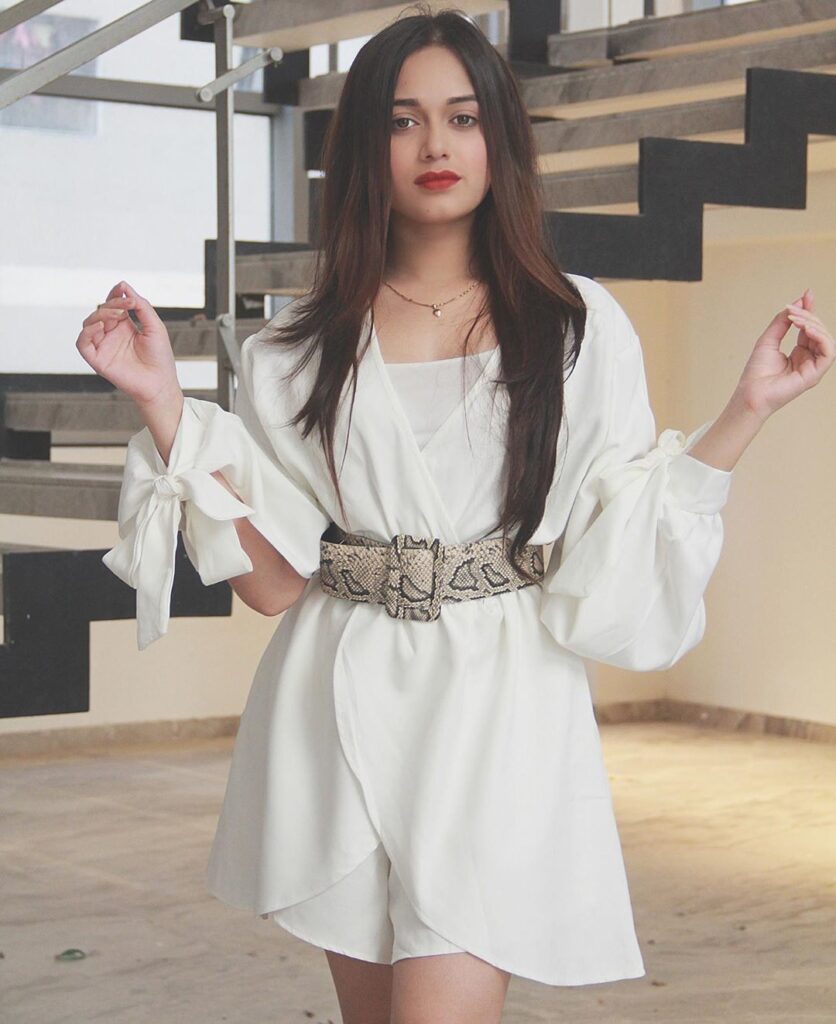 TikTok star Jannat Zubair looks princess in white - 7