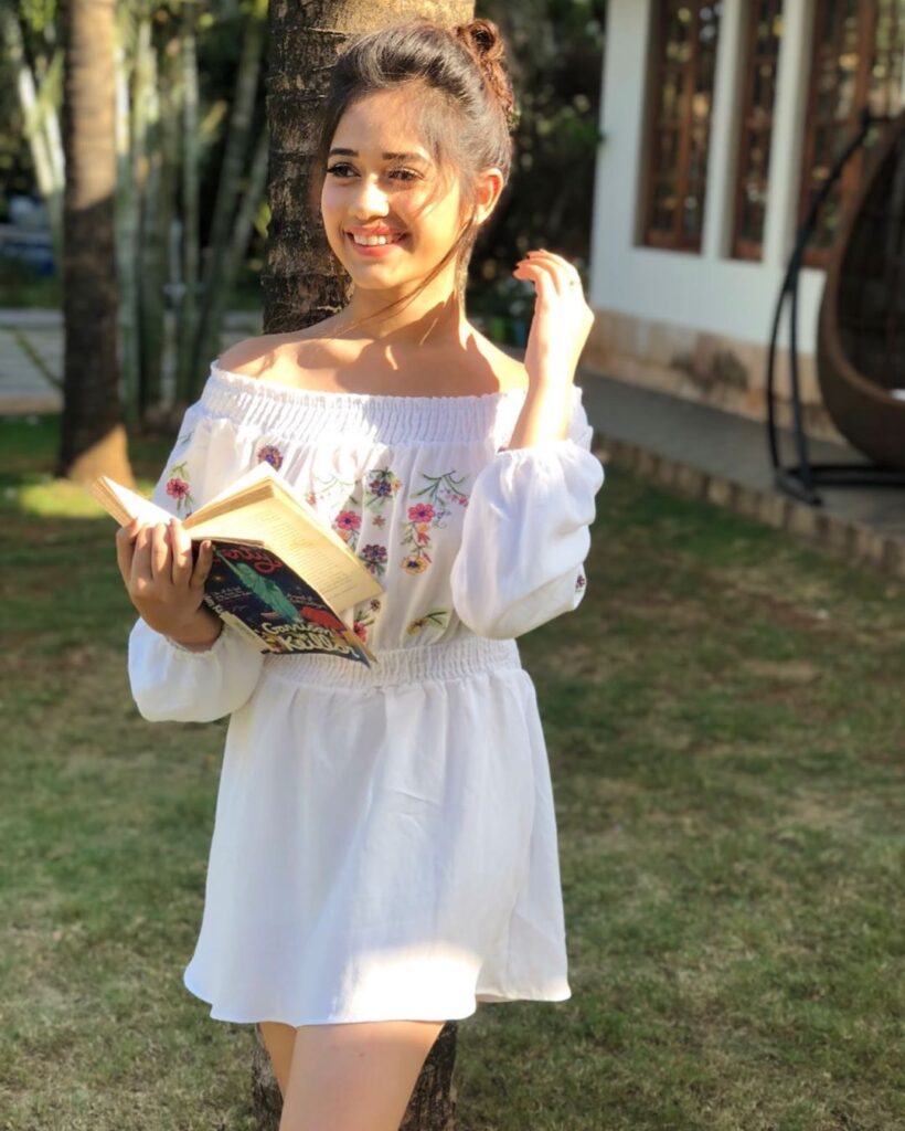 TikTok star Jannat Zubair looks princess in white - 0