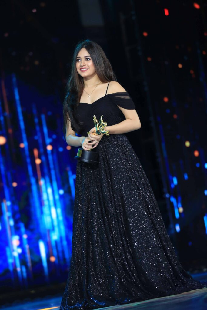 TikTok star Jannat Zubair wins big at MTV IWMBuzz Digital Awards 2019 - 0