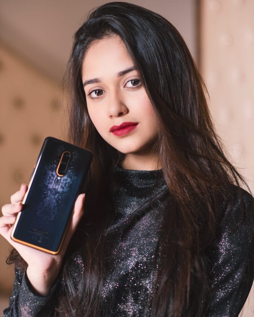 TikTok star Jannat Zubair dazzles in color ‘black’ - 5