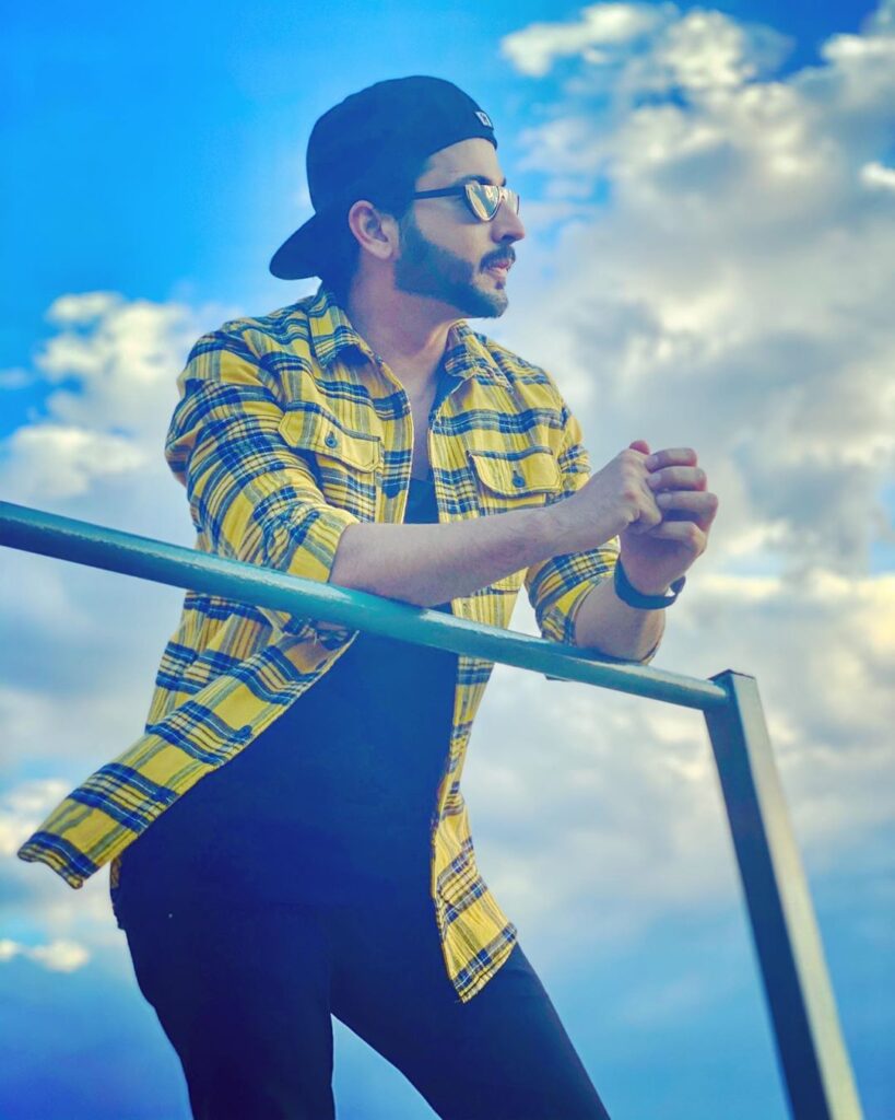 Dheeraj Dhoopar and his looks which made winter HOT - 5