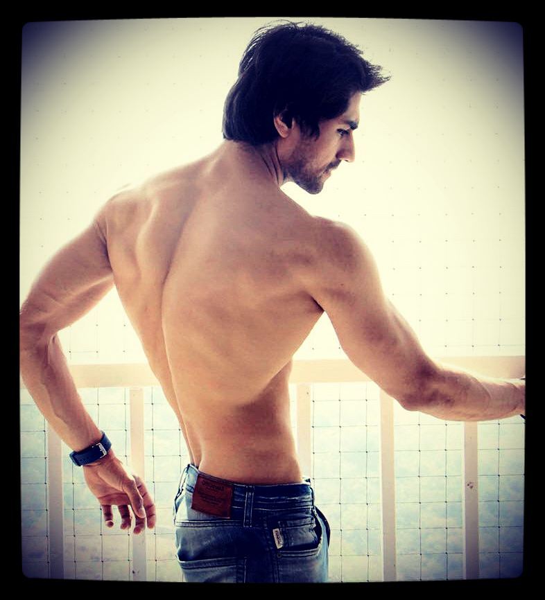 Hot looks of Harshad Chopda when shirtless - 3